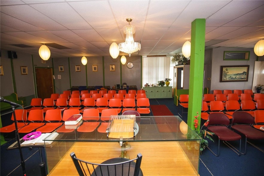 More Photos Of 2600 N Florissant Ave, Saint Louis Flex For Sale