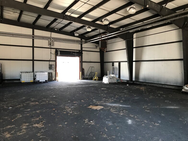 More Photos Of 2401 5th Ave, Huntington Manufacturing For Lease