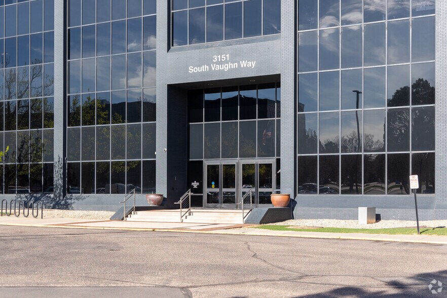 More Photos Of 3151 S Vaughn Way, Aurora Office For Lease