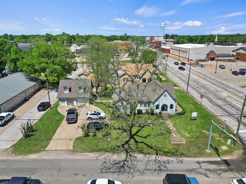 More Photos Of 209 S Main St, Lindale Loft Creative Space For Lease