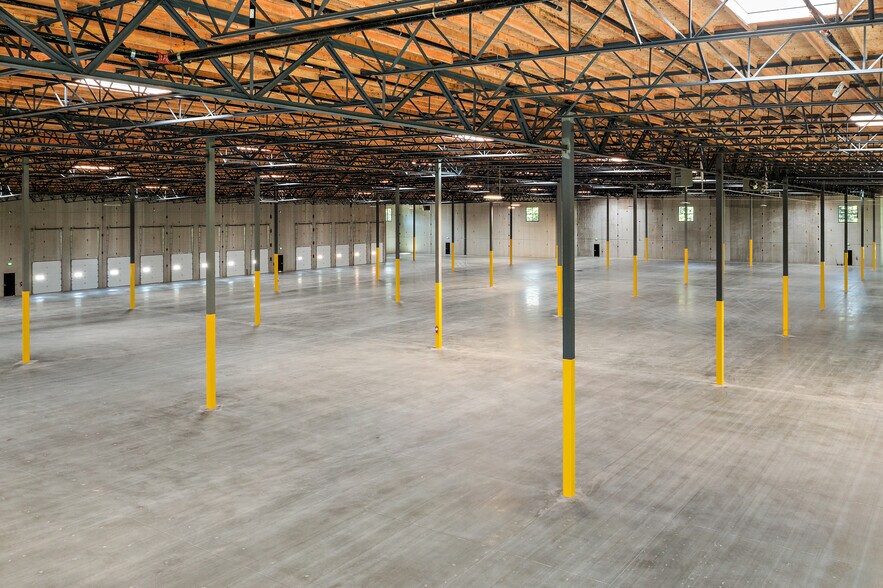 More Photos Of 44003 SE Tanner Rd, North Bend Warehouse For Lease
