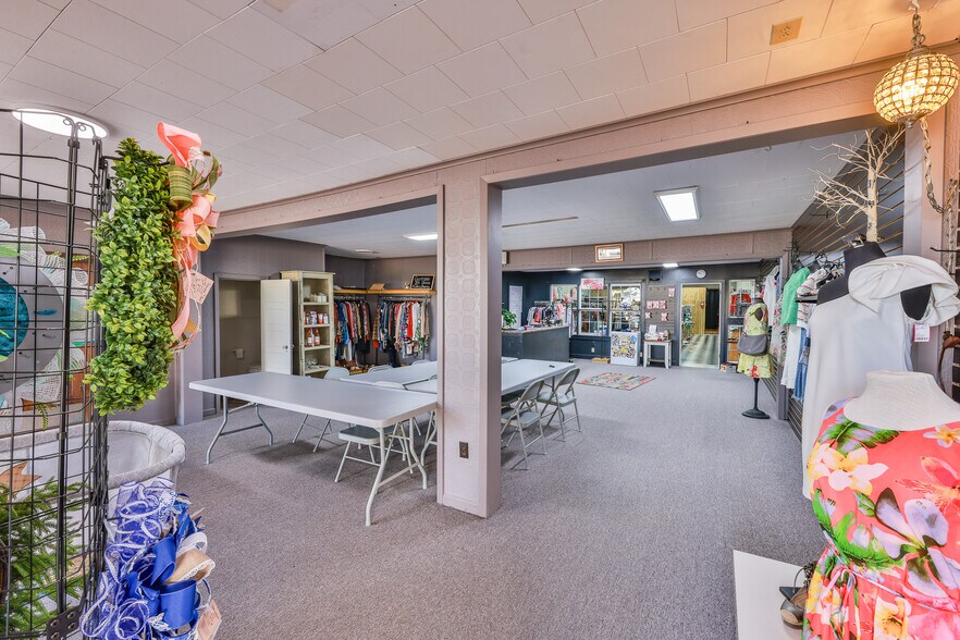 More Photos Of 126 N Wilson St, Dresden General Retail For Sale