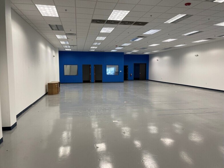 More Photos Of 7500 Baker Blvd, Richland Hills Flex For Lease