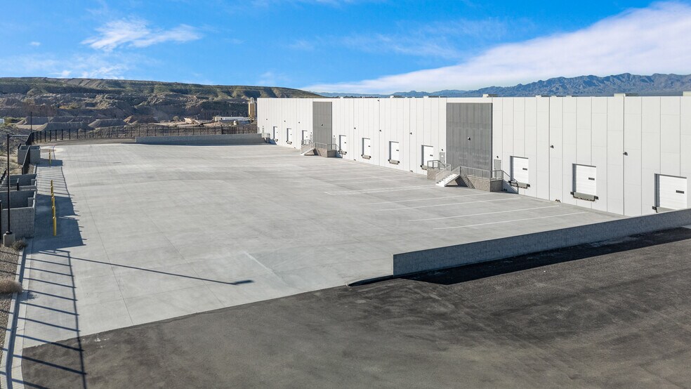 More Photos Of Laughlin Ranch Blvd, Bullhead City Warehouse For Lease