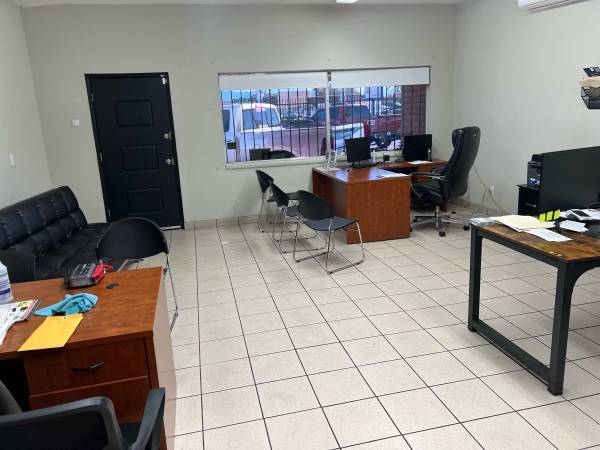 More Photos Of 1802 S Craycroft Rd, Tucson Auto Dealership For Lease
