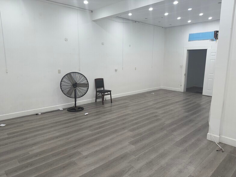More Photos Of 11007 Crenshaw Blvd, Inglewood Storefront For Sale