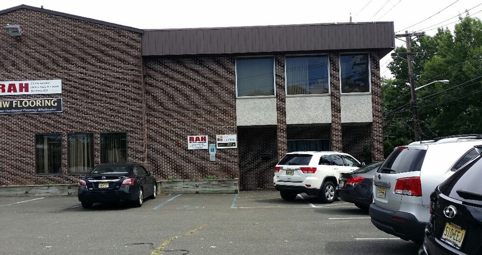 More Photos Of 60-80 Willow St, East Rutherford Warehouse For Lease