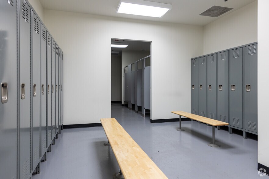 More Photos Of 8200 Ridgefield Rd, Crystal Lake Manufacturing For Sale