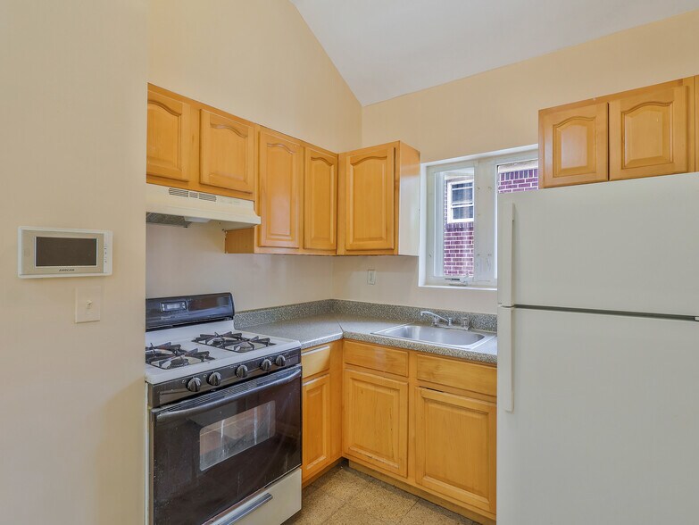 More Photos Of 8666 Midland Pky, Jamaica Multifamily For Sale