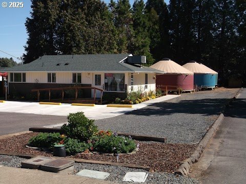 Primary Photo Of 87991 Territorial Rd, Veneta Hospitality For Sale