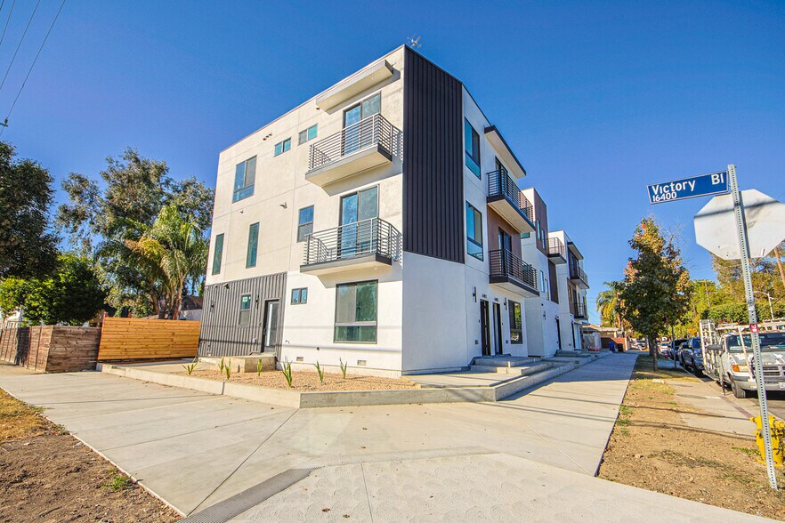 More Photos Of 6401 Odessa Ave, Lake Balboa Multifamily For Sale