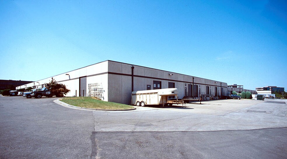 More Photos Of 8317-8405 Melrose Dr, Lenexa Flex For Lease