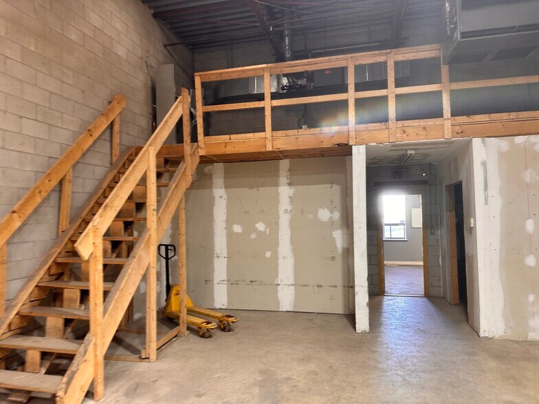 More Photos Of 1707 Sismet Rd, Mississauga Service For Lease