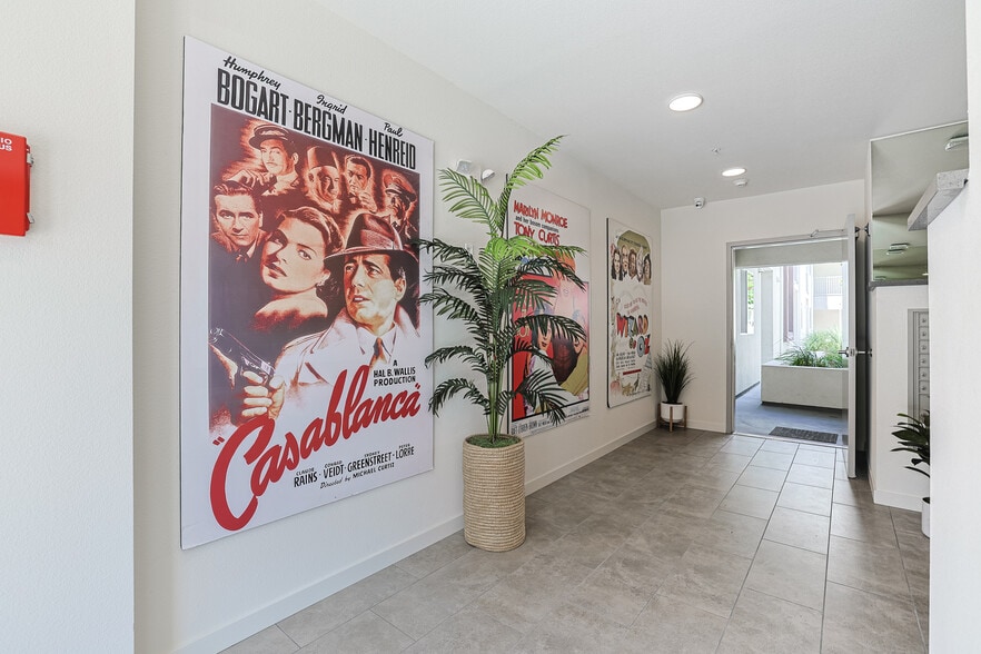 More Photos Of 10555 Bloomfield St, Toluca Lake Apartments For Sale