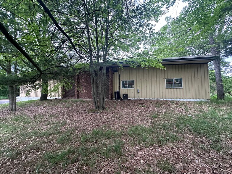 More Photos Of 2883 Aero Park Dr, Traverse City Warehouse For Sale
