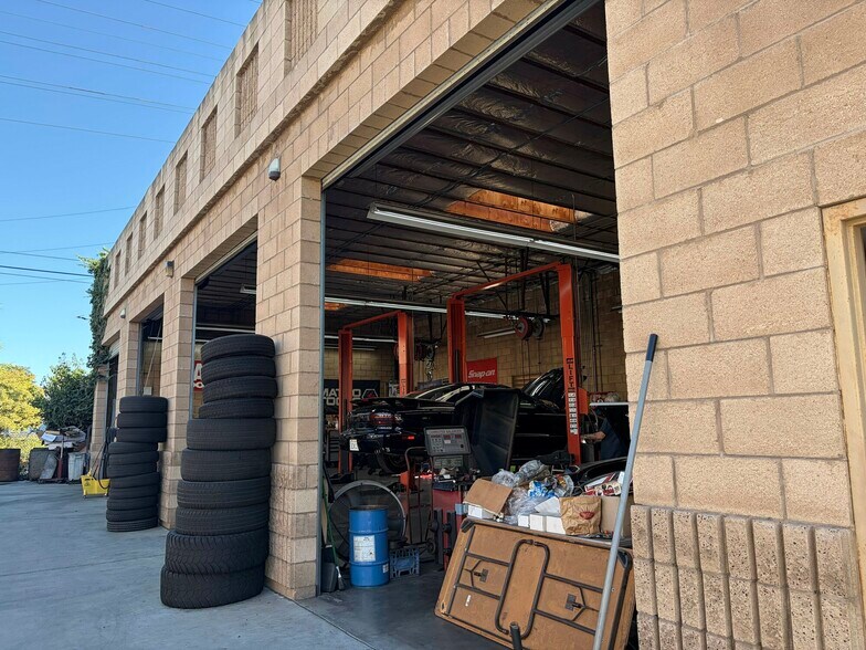 More Photos Of 275 E Walnut Way, Fullerton Auto Repair For Lease