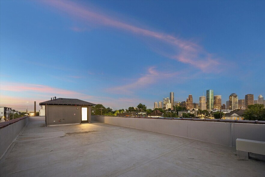 More Photos Of 1719 Houston Ave, Houston Office For Sale