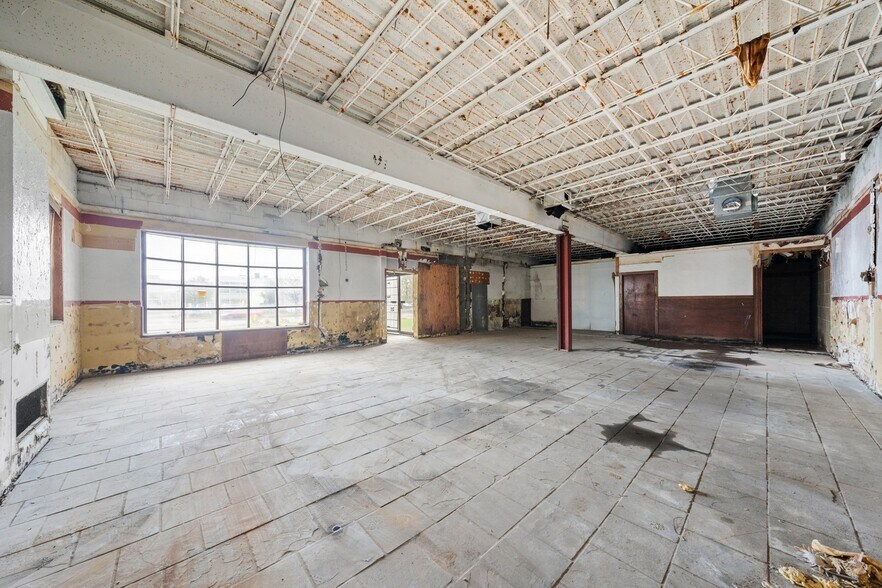 More Photos Of 5222 Ridge Rd, Parma Restaurant For Lease