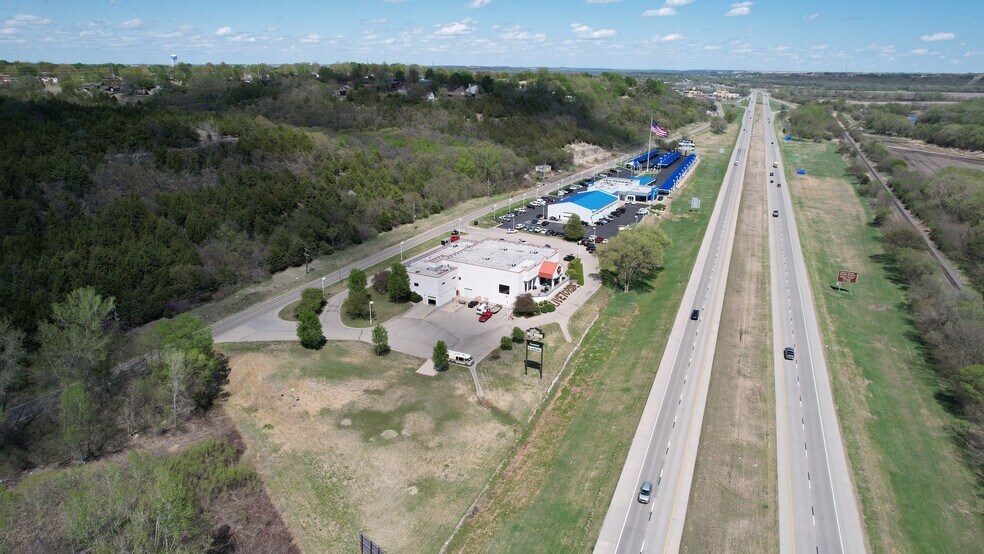 More Photos Of 1021 Goldenbelt Blvd, Junction City Auto Dealership For Sale