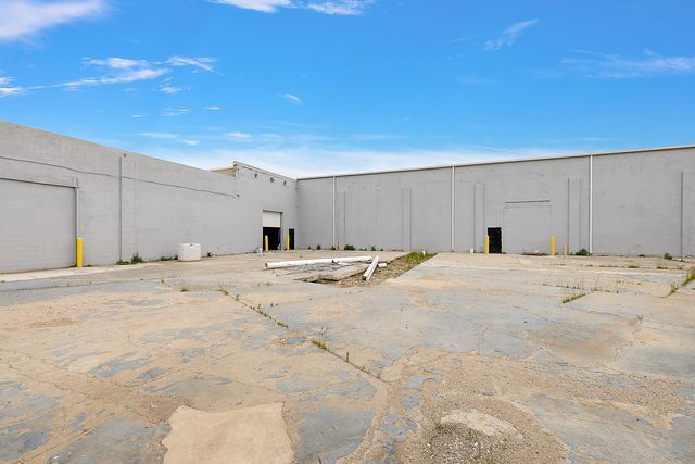 More Photos Of 20530 Hoover Rd, Detroit Warehouse For Lease