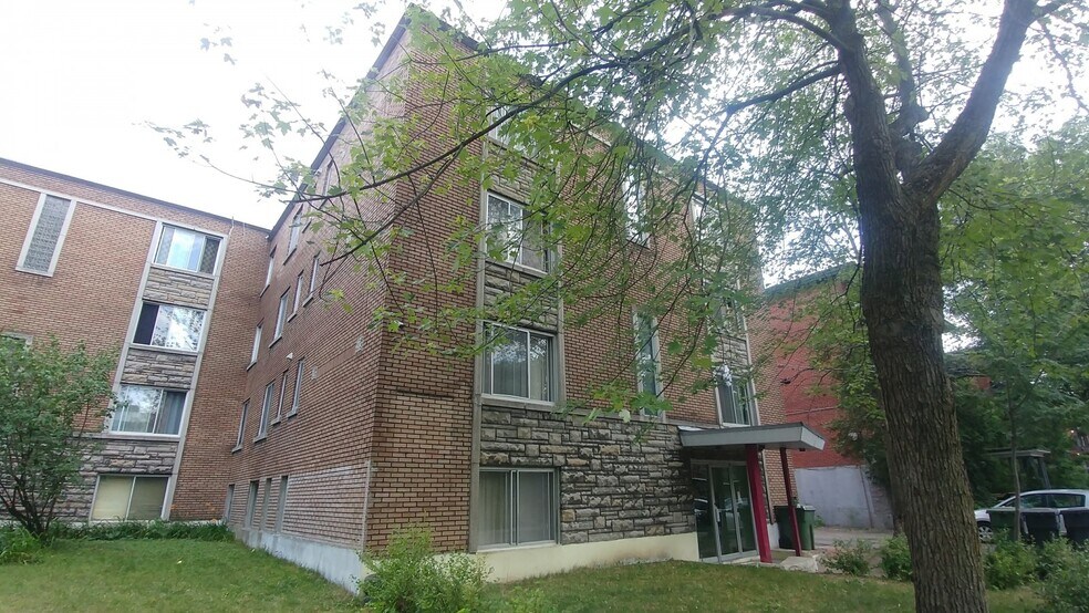 2730 Goyer Rue, Montréal, QC H3S 1H3 Apartments For Sale
