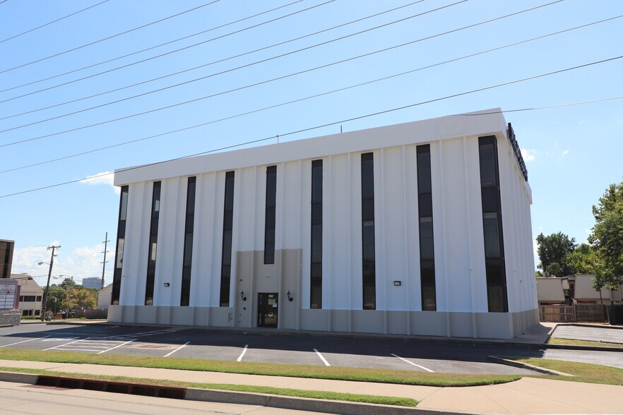 More Photos Of 2816 E 51st St, Tulsa Medical For Lease