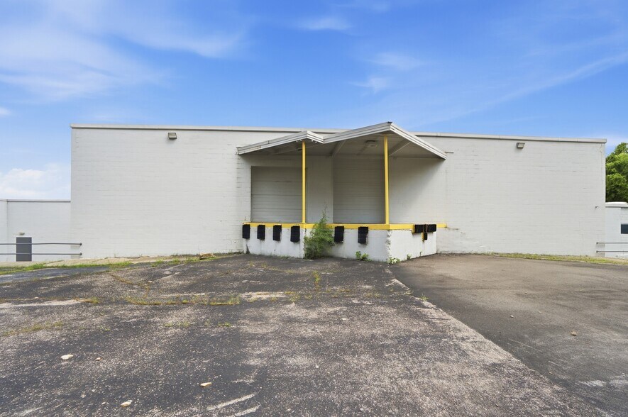 More Photos Of 2181 Grand Ave, Cincinnati Manufacturing For Sale