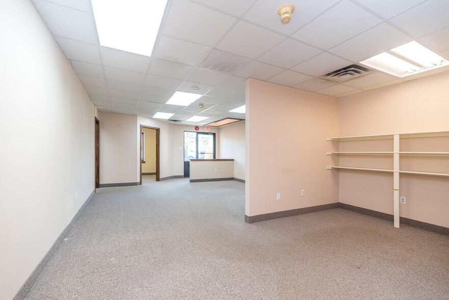 More Photos Of 908-918 Town Center, New Britain Office For Sale
