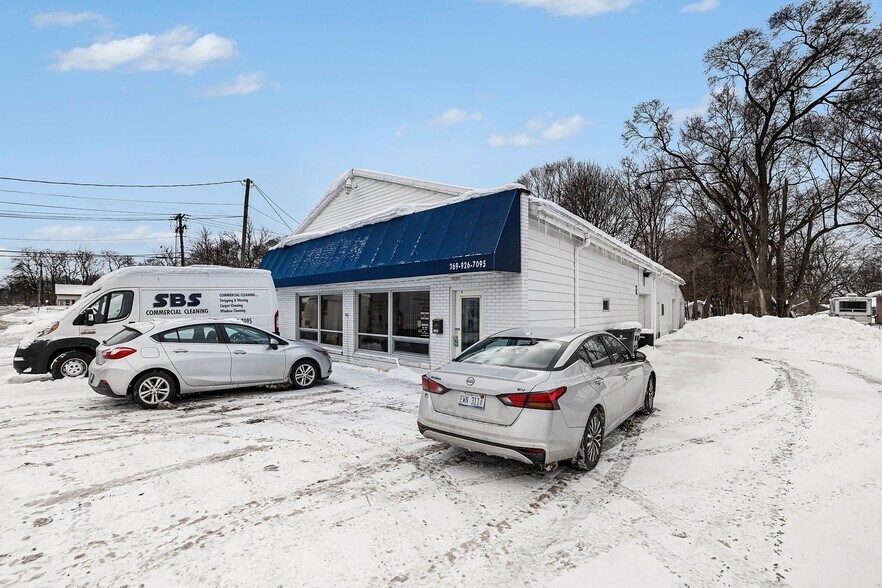 More Photos Of 1240 Pipestone Rd, Benton Harbor Office For Sale