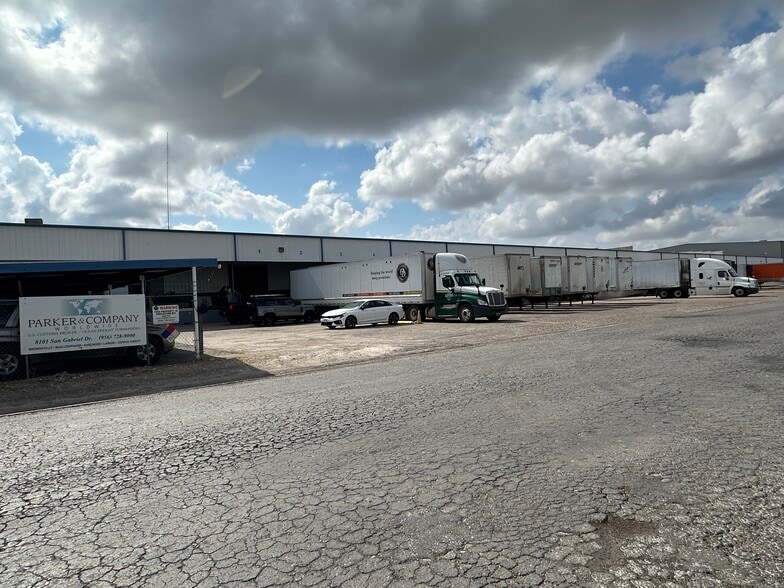 Primary Photo Of 8101 San Gabriel Dr, Laredo Distribution For Lease