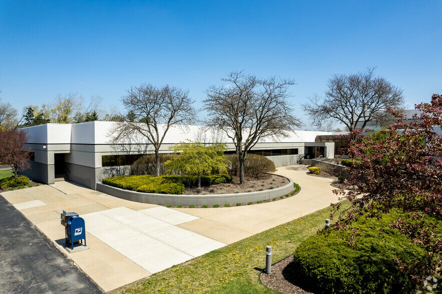 More Photos Of 31500 W 13 Mile Rd, Farmington Hills Medical For Lease