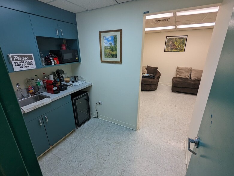 More Photos Of 1055 E Tremont Ave, Bronx Medical For Lease