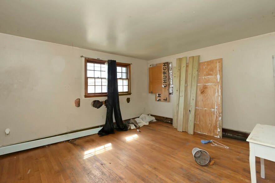 More Photos Of 37 Old Route 9W, New Windsor Township Specialty For Sale