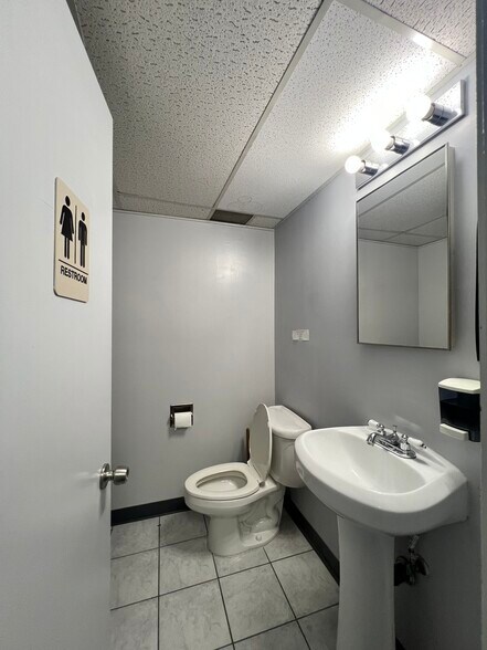 More Photos Of 506 E Camelback Rd, Phoenix Office For Sale