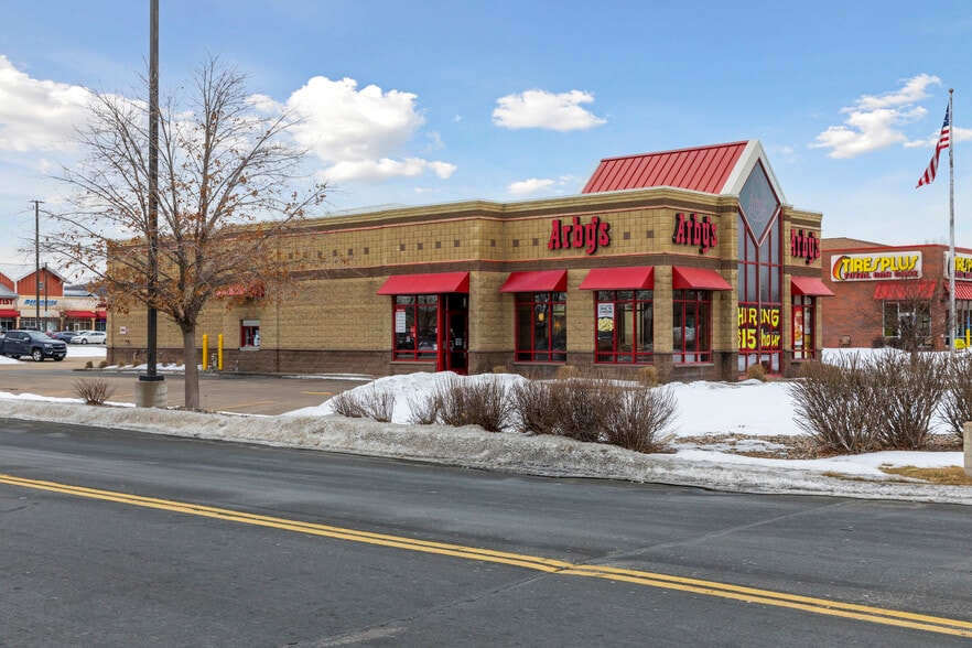 More Photos Of 8010 Old Carriage Ct, Shakopee Fast Food For Lease