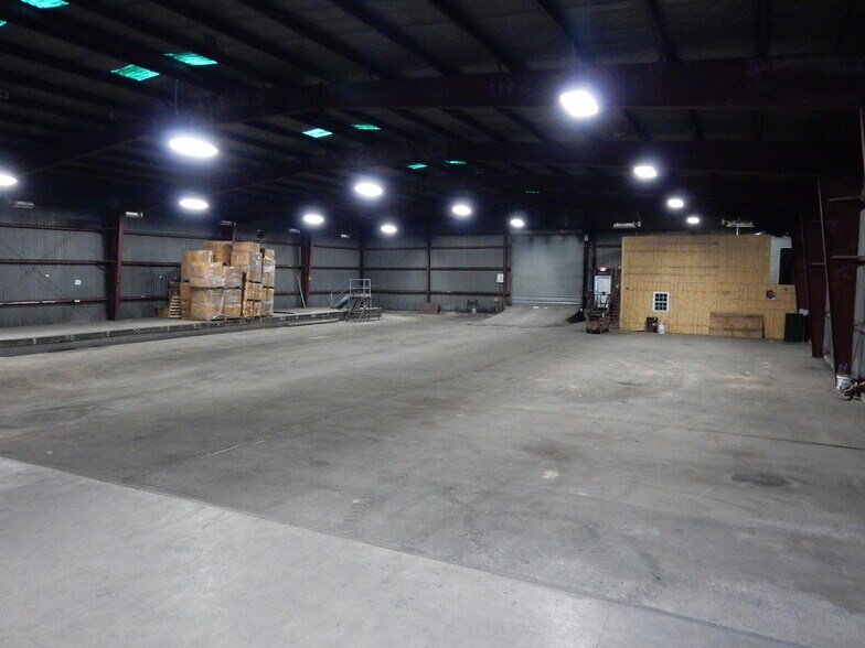 More Photos Of 945 King St, Fairmont Warehouse For Lease