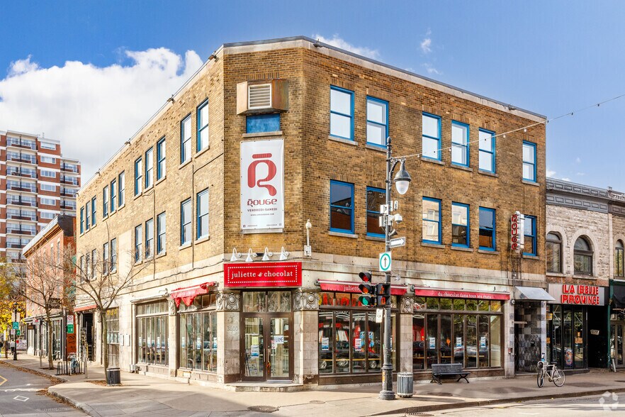 Primary Photo Of 3600 Boul Saint-Laurent, Montréal Restaurant For Sale