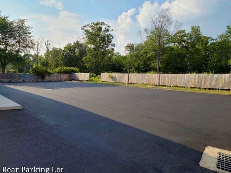 More Photos Of 26 Union City Rd, Prospect Storefront Retail Office For Lease