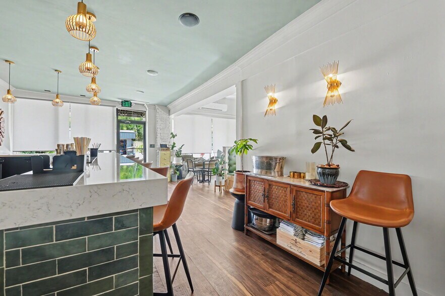 More Photos Of 2312 Abercorn St, Savannah Storefront Retail Residential For Sale