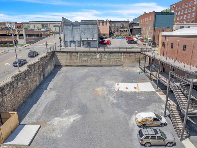 More Photos Of 201 S Court Street, Maryville General Retail For Lease