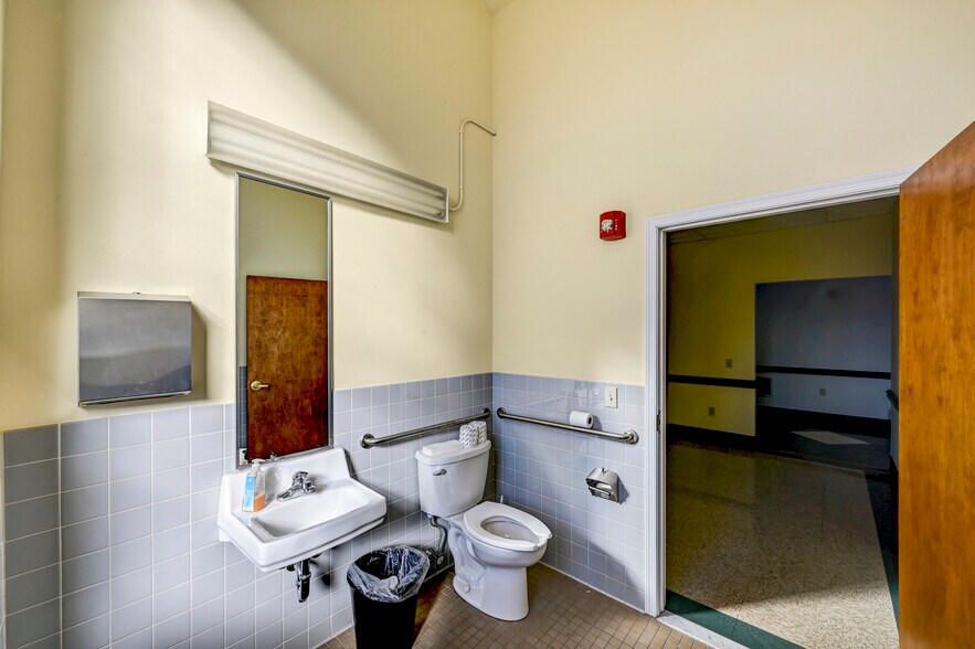 More Photos Of 301 Delaware Ave, Olyphant Office For Sale