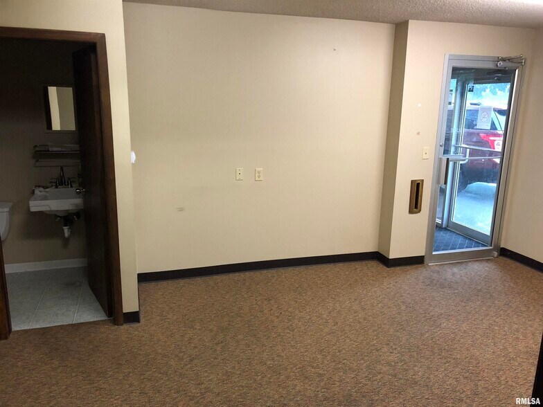 More Photos Of 3526 N California Ave, Peoria Office For Sale