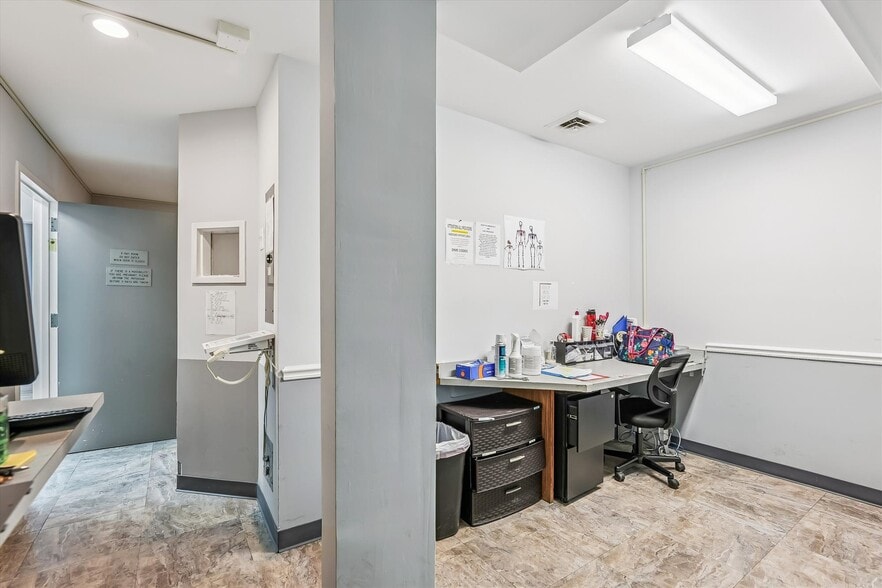 More Photos Of 12090-12114 Old Line Ctr, Waldorf General Retail For Sale