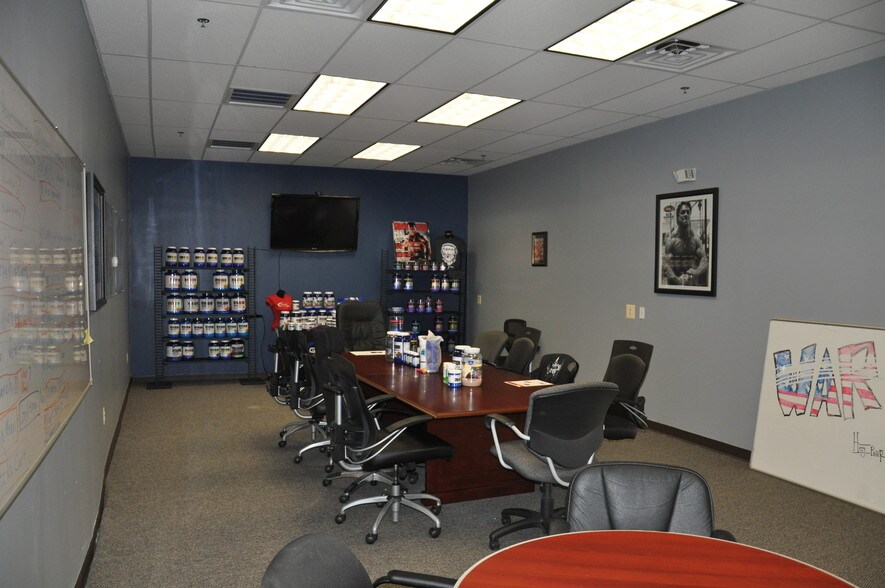 More Photos Of 585 Prospect St, Lakewood Warehouse For Lease