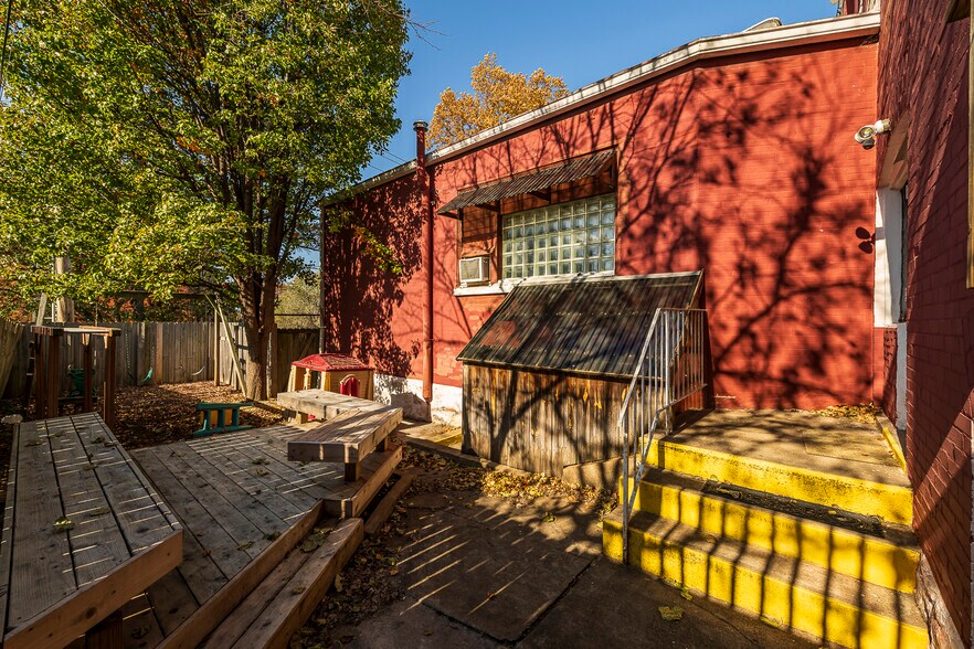 More Photos Of 4019 S Grand Blvd, Saint Louis Flex For Sale