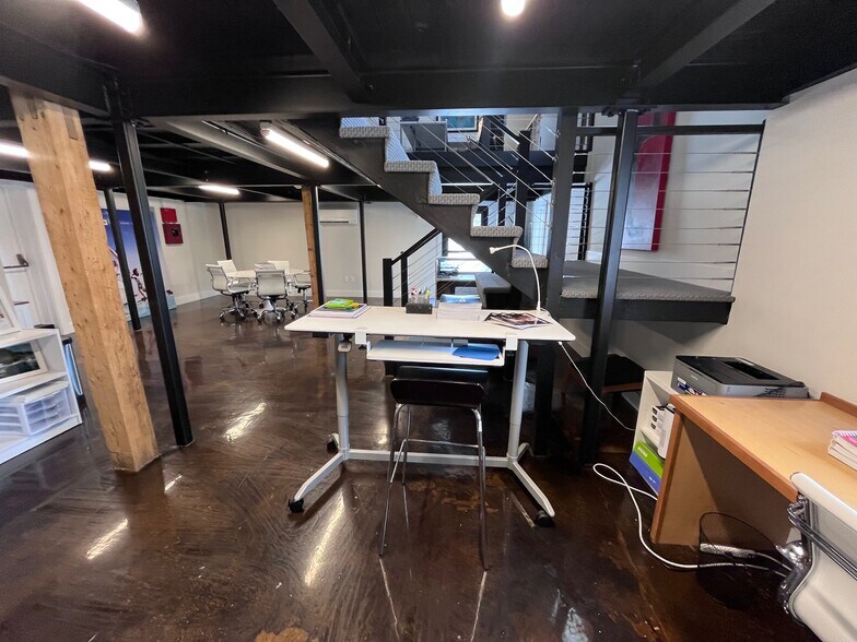 More Photos Of 112 Parker St, Newburyport Research And Development For Lease