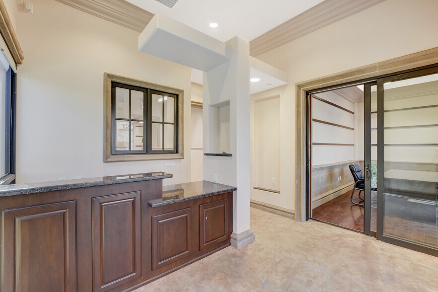 More Photos Of 6230 McLeod Dr, Las Vegas Medical For Lease