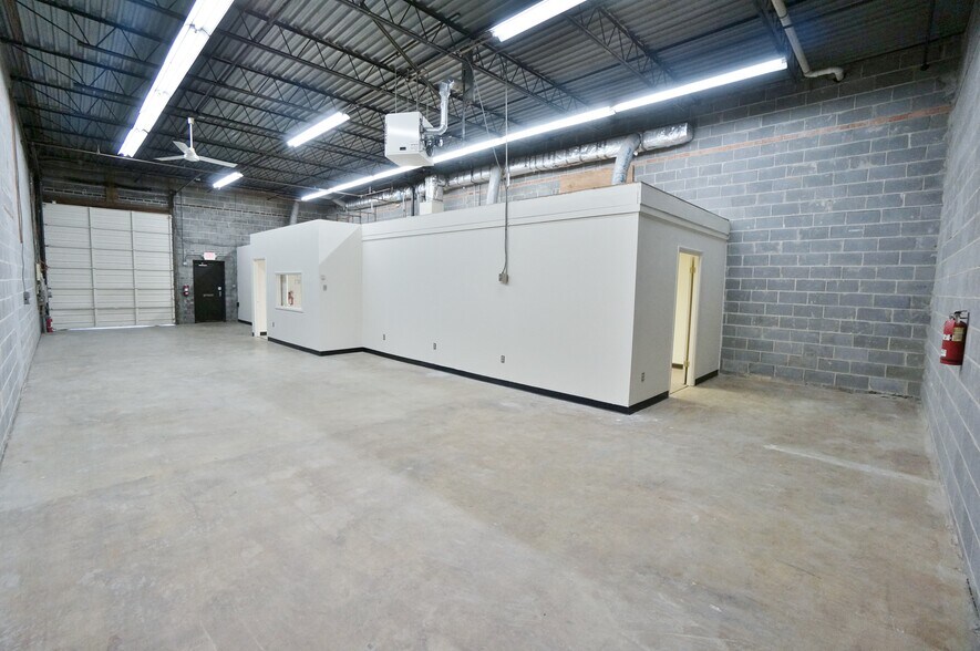 More Photos Of 7635 Fullerton Rd, Springfield Warehouse For Lease