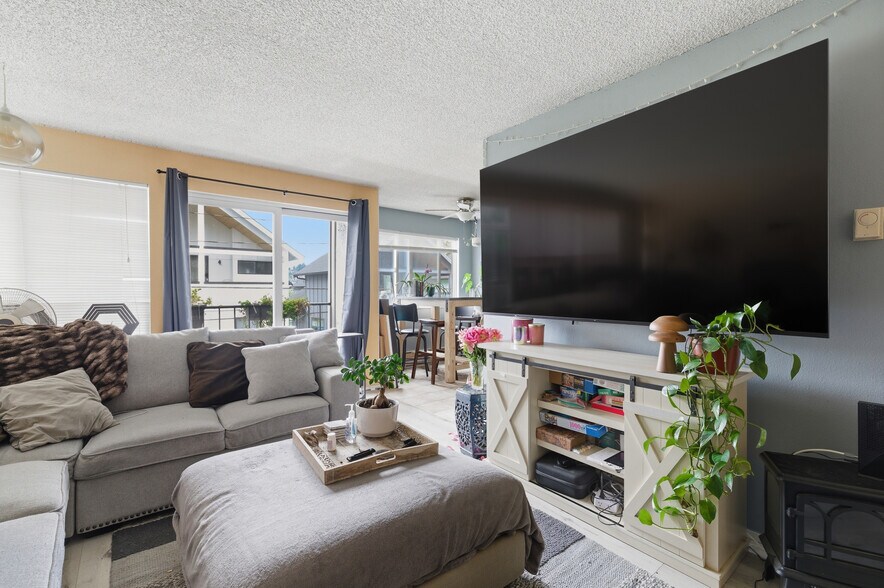More Photos Of 5816 14th Ave NW, Seattle Apartments For Sale