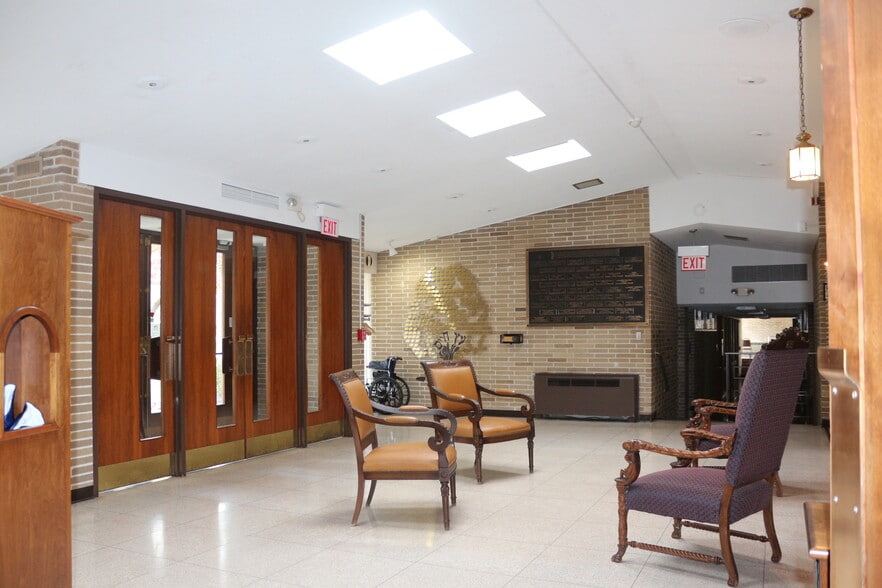 More Photos Of 1140 Governor St, Springfield Religious Facility For Sale